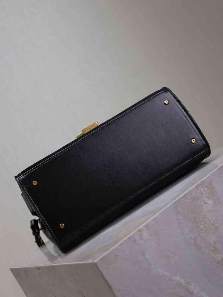 حقيبة كاساندرا متوسطة الحجم 24.5 سم بمقبض علوي من سان لوران