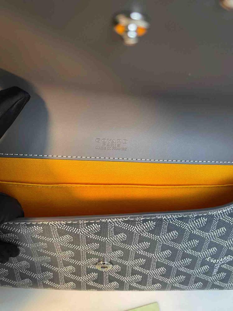 حقيبة كلاتش مونت كارلو بي إم من قويارد