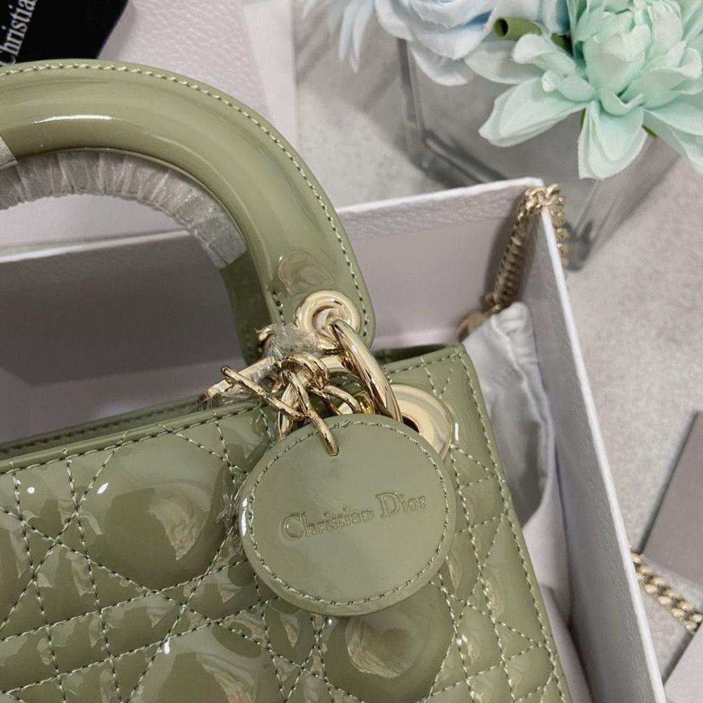 شنطة ليدي ديور 17 سم - زيتي لامع