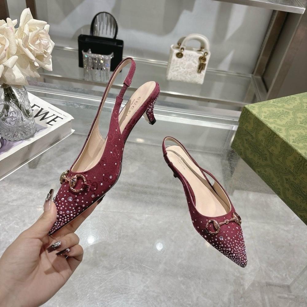 حذاء قوتشي بكعب عالٍ مزين بحجر هورسبيت