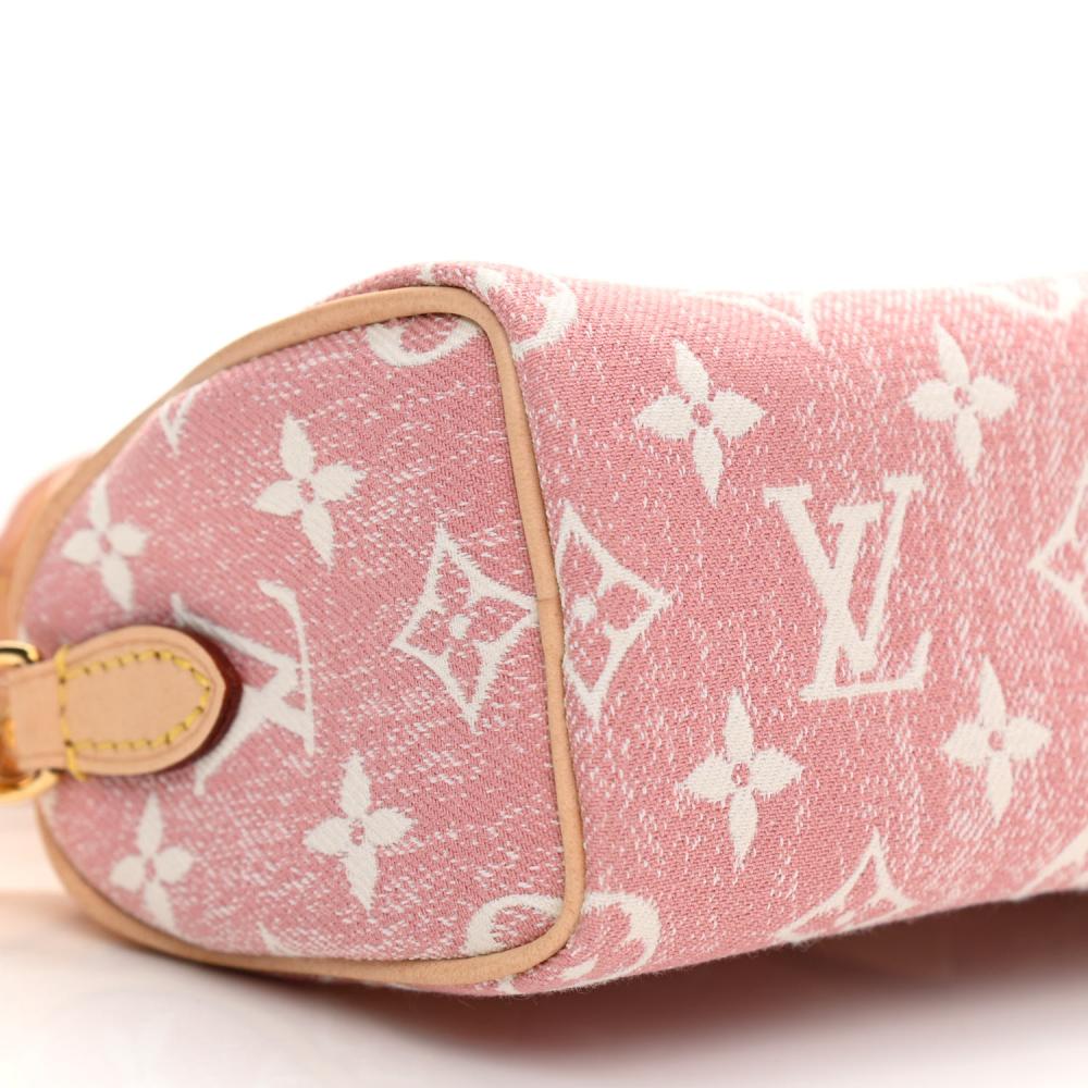 حقيبة يد صغيرة LV من قماش الدنيم المزخرف بنقشة مونوغرام