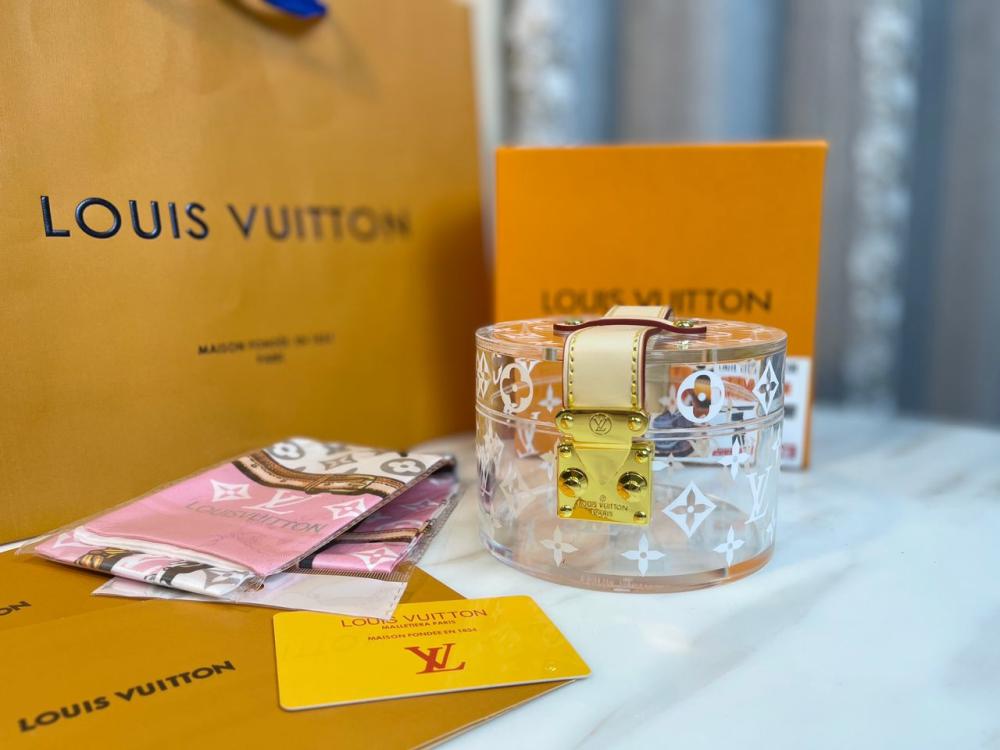 حقيبة سكوت من الزجاج الشفاف من لويس فيتون