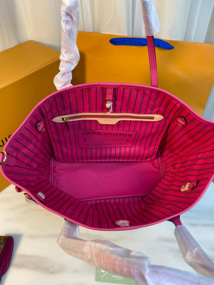 حقيبة نيفرفول باندوليير بوجهين 31 سم من لويس فيتون