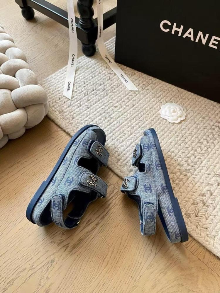 صندل شانيل CC المسطحة بتصميم Dad