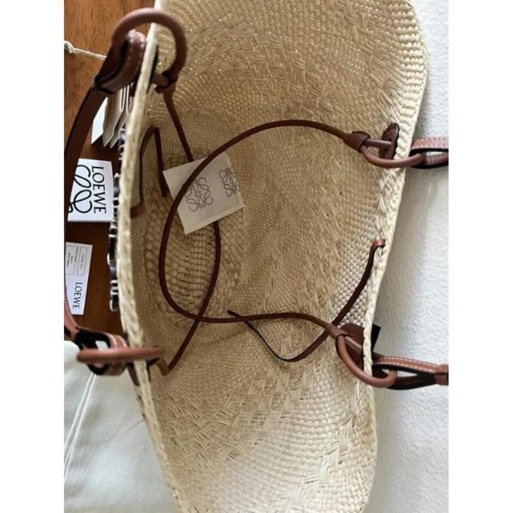 حقيبة كتف لوي أناجرام متوسطة الحجم من لويفي