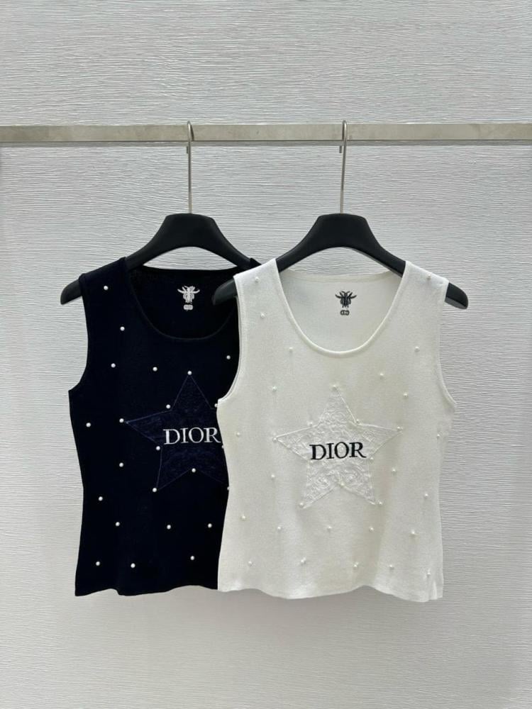 توب ديور المرصع باللؤلؤ