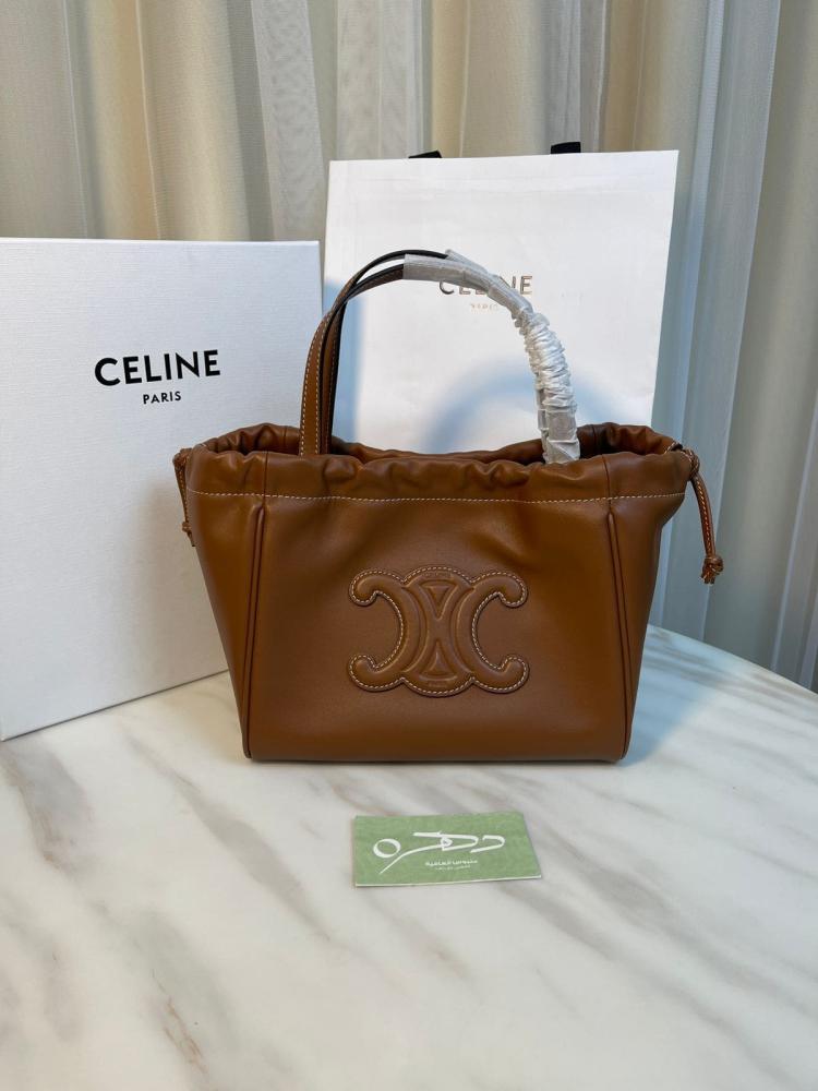 حقيبة سيلين كوير تريومف كاباس