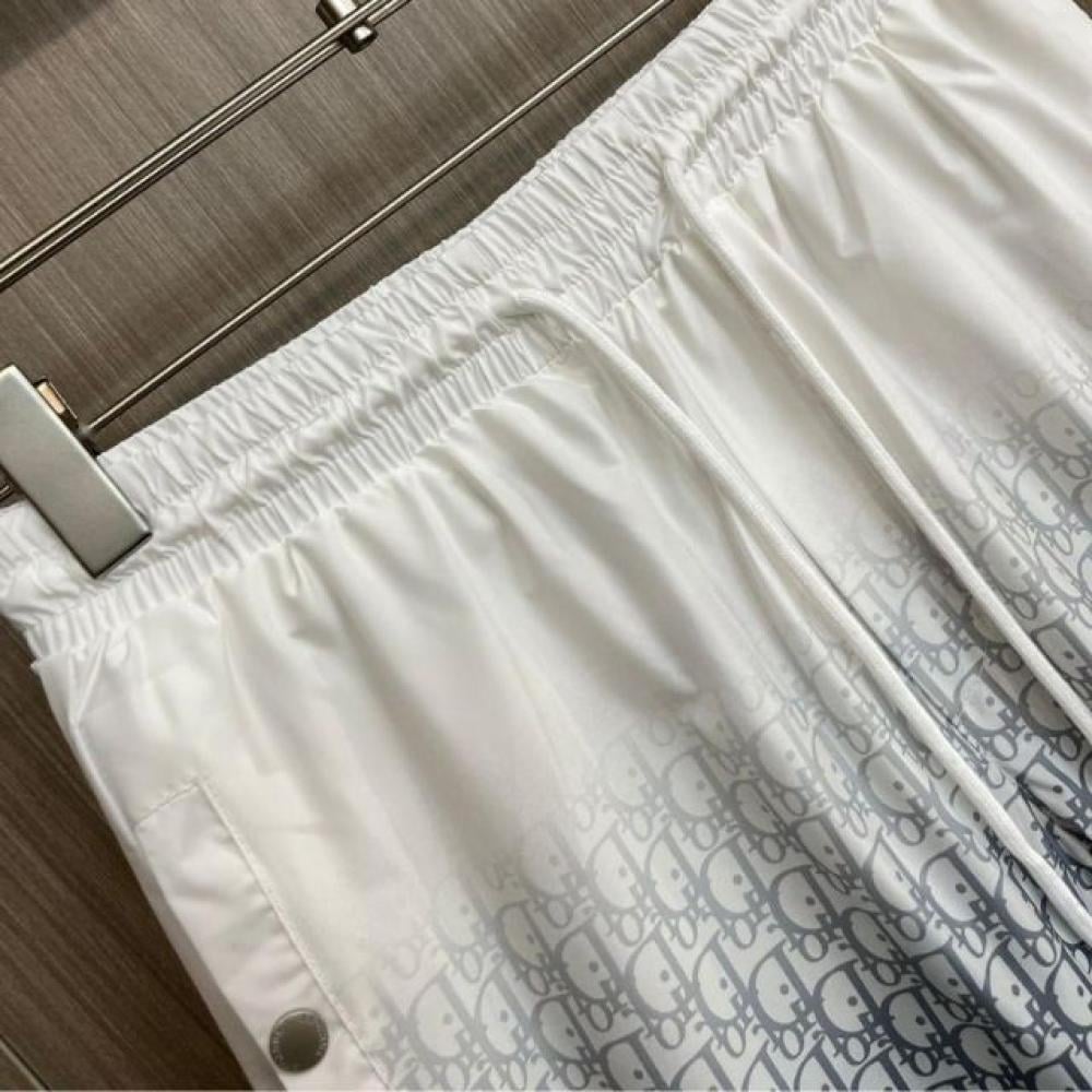 شورت ديور الكلاسيكي ذو الطباعة المتدرجة