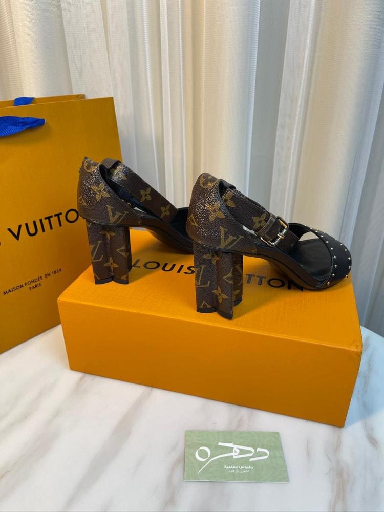 صندل سيلويت بشعارات مونوغرام من لويس فيتون