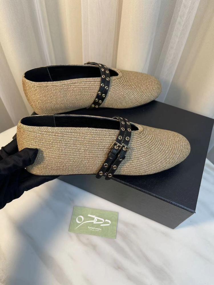 حذاء ألايا Alaia من القش الورقي بحزام جلدي