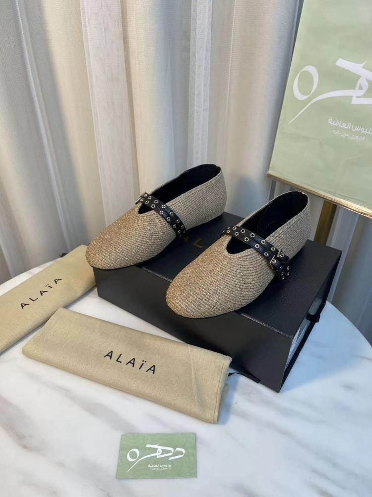 حذاء ألايا Alaia من القش الورقي بحزام جلدي