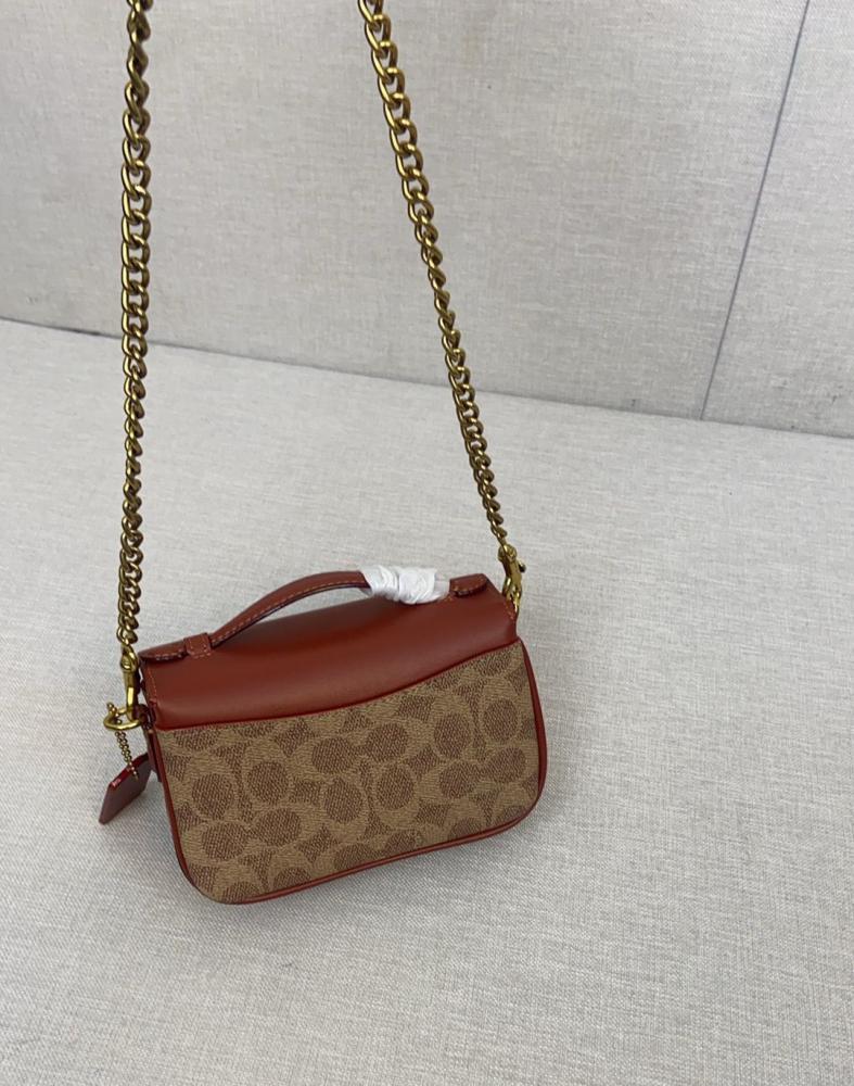 حقيبة كروس كاسي 17 سم قنب بشعار الماركة وجلد من كوتش