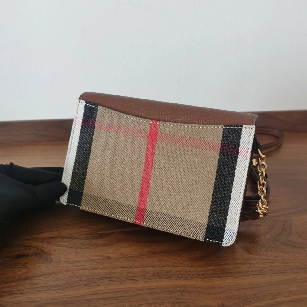 شنطة بيربري Hampshire