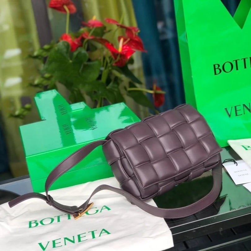 حقيبة كاسيت من بوتيغا فينيتا