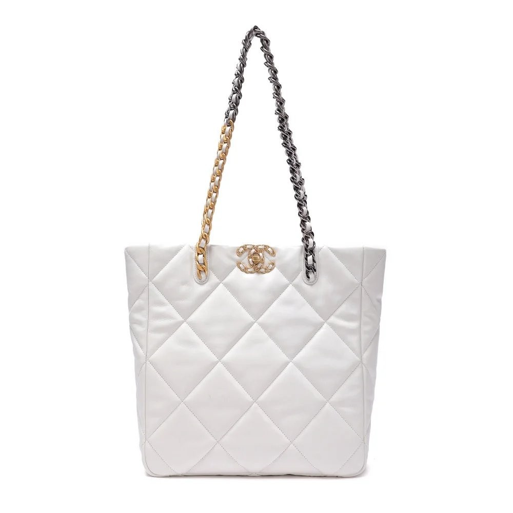 شنطة شانيل شوبنق مبطن - أبيض