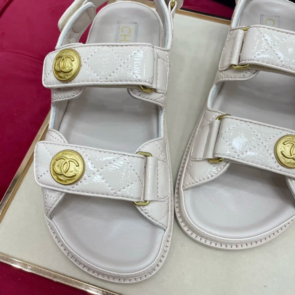 شانيل Laminated صاندل