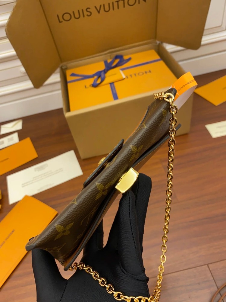 حقيبة لويس فيتون Padlock On Strap