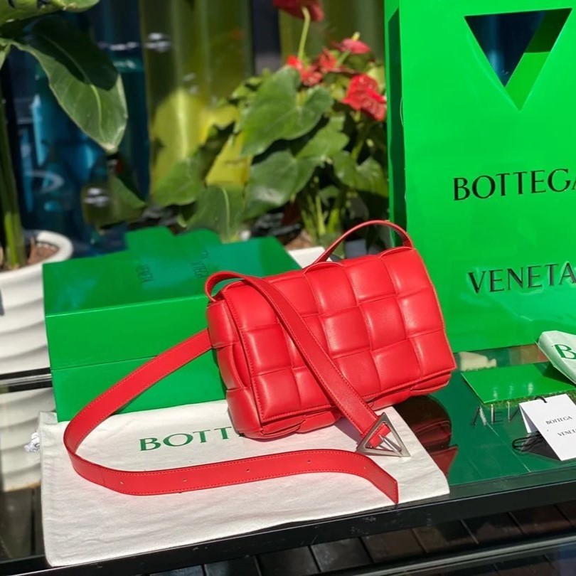 حقيبة كاسيت من بوتيغا فينيتا