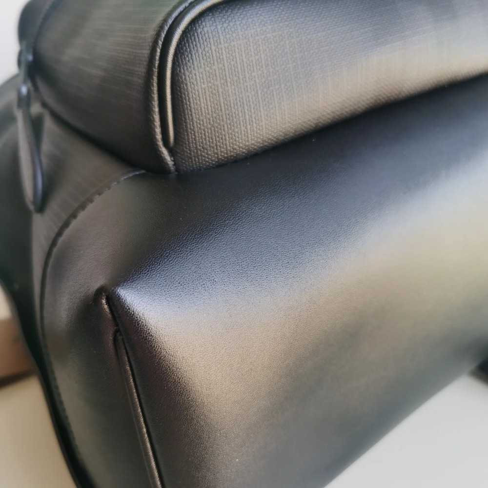 شنطة بيربري Jett backpack