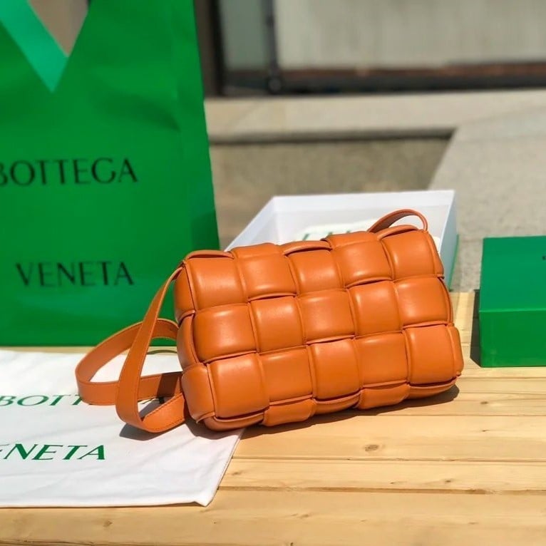 حقيبة كاسيت من بوتيغا فينيتا