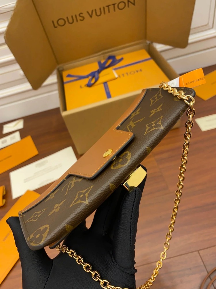 حقيبة لويس فيتون Padlock On Strap