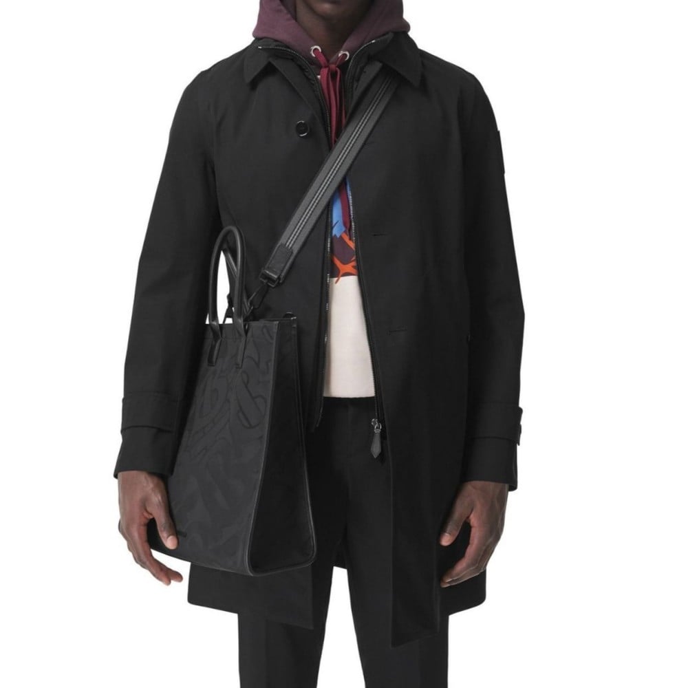 شنطة بيربري مونوغرام جاكار - أسود