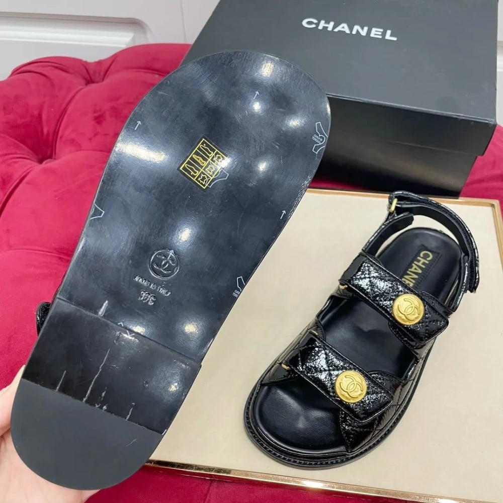 شانيل Laminated صاندل