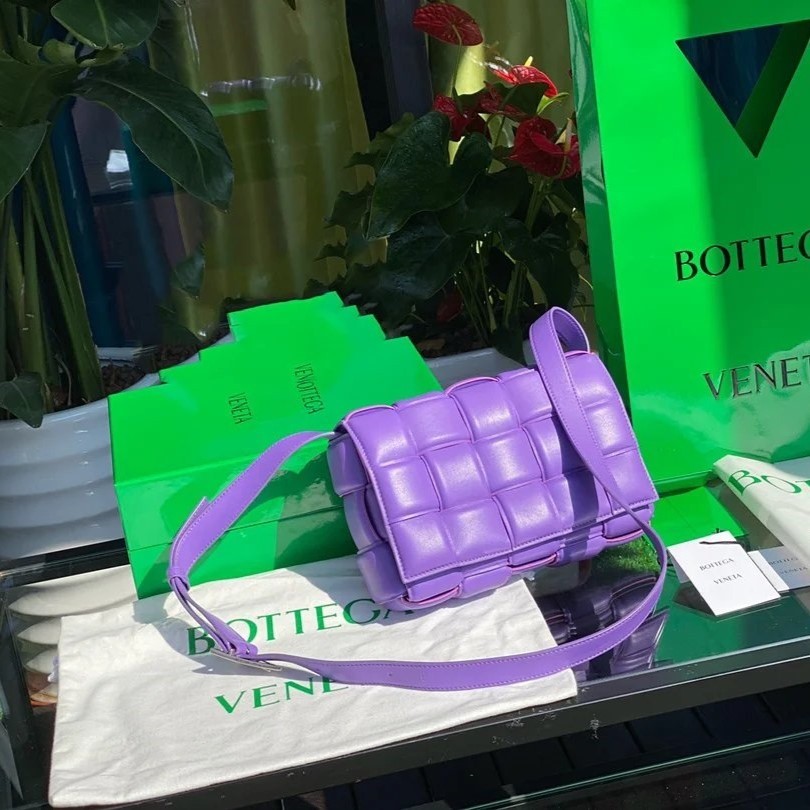 حقيبة كاسيت من بوتيغا فينيتا