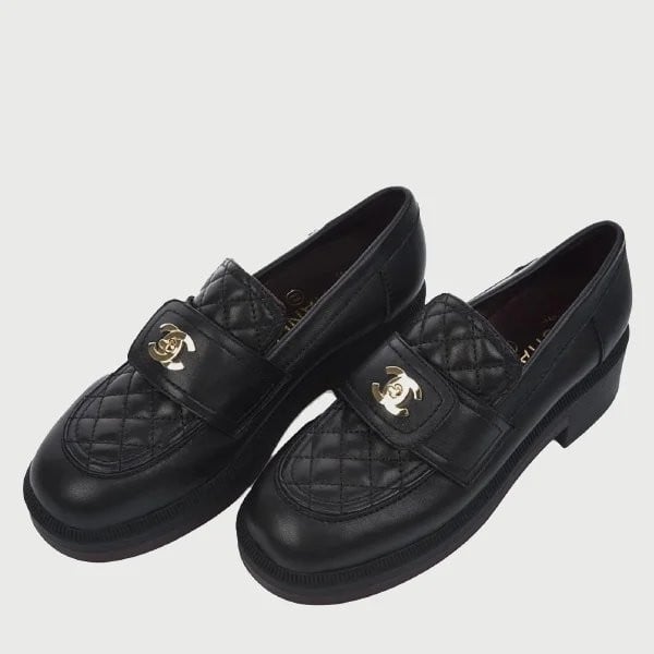 حذاء اللوفرز من شانيل