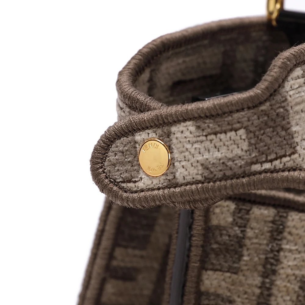 شنطة فندي بيكابو لوقو سمول 27 - بني فاتح