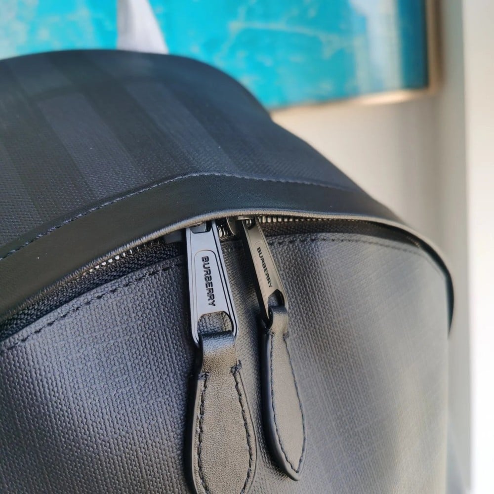 شنطة بيربري Jett backpack