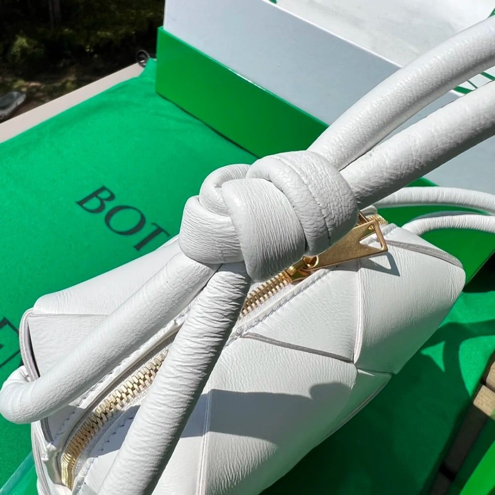 حقيبة ميني كاسيت من بوتيغا فينيتا