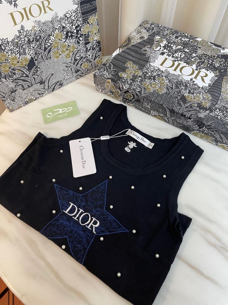 توب ديور المرصع باللؤلؤ