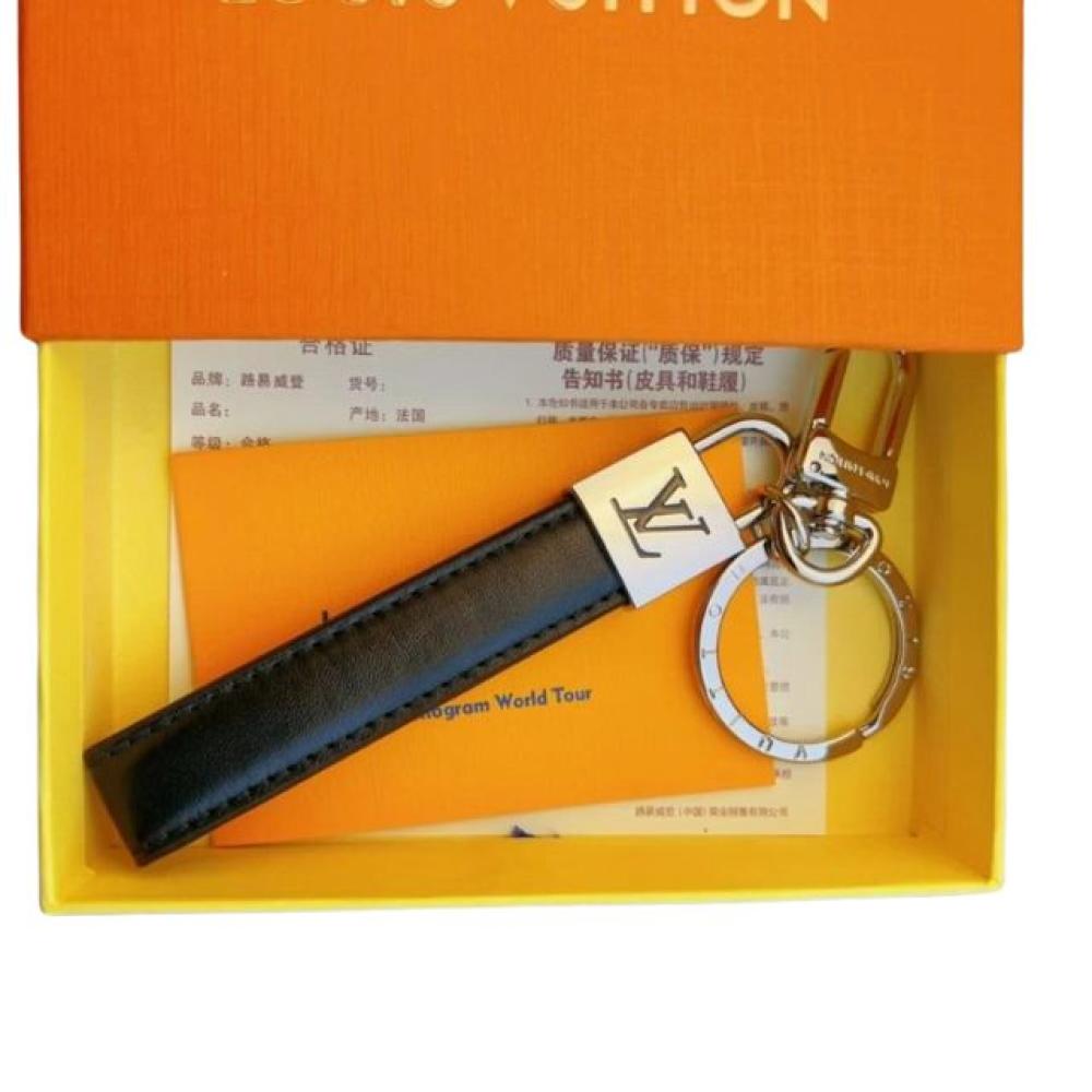 ميدالية مفاتيح لويس فيتون ليذر لوقو