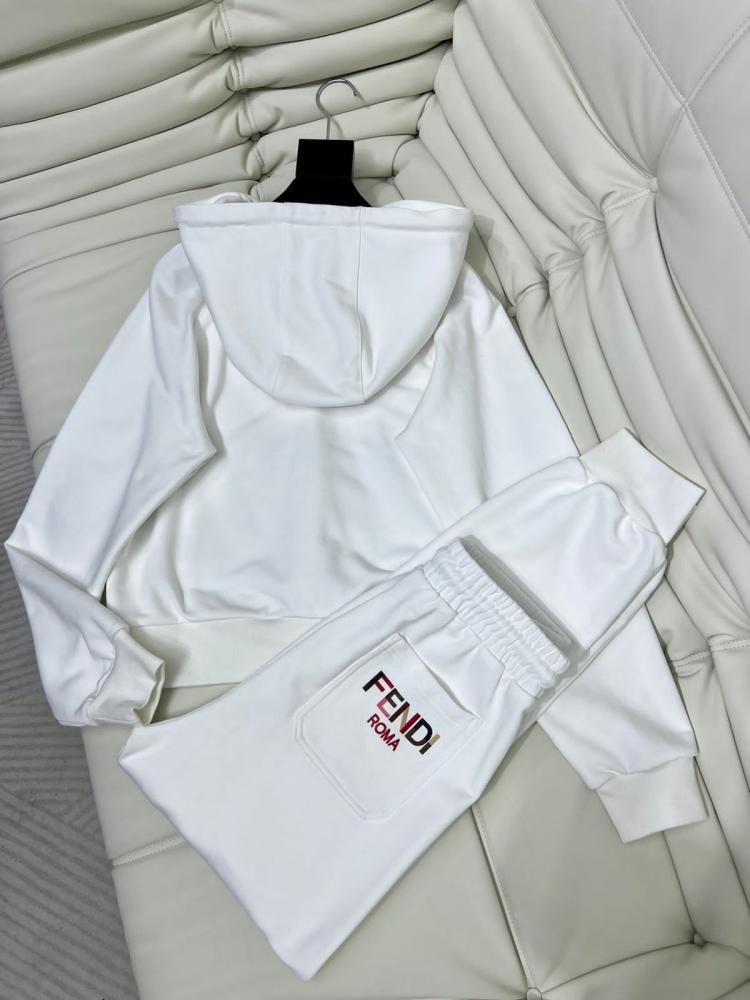 طقم بيجامة فندي بشعار كبير محبوك متعدد الألوان