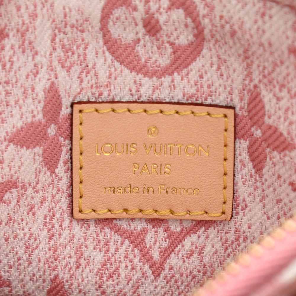 حقيبة يد صغيرة LV من قماش الدنيم المزخرف بنقشة مونوغرام