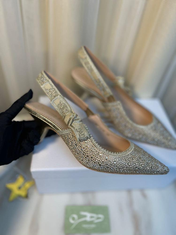 صندل لامع جادور من كريستيان ديور