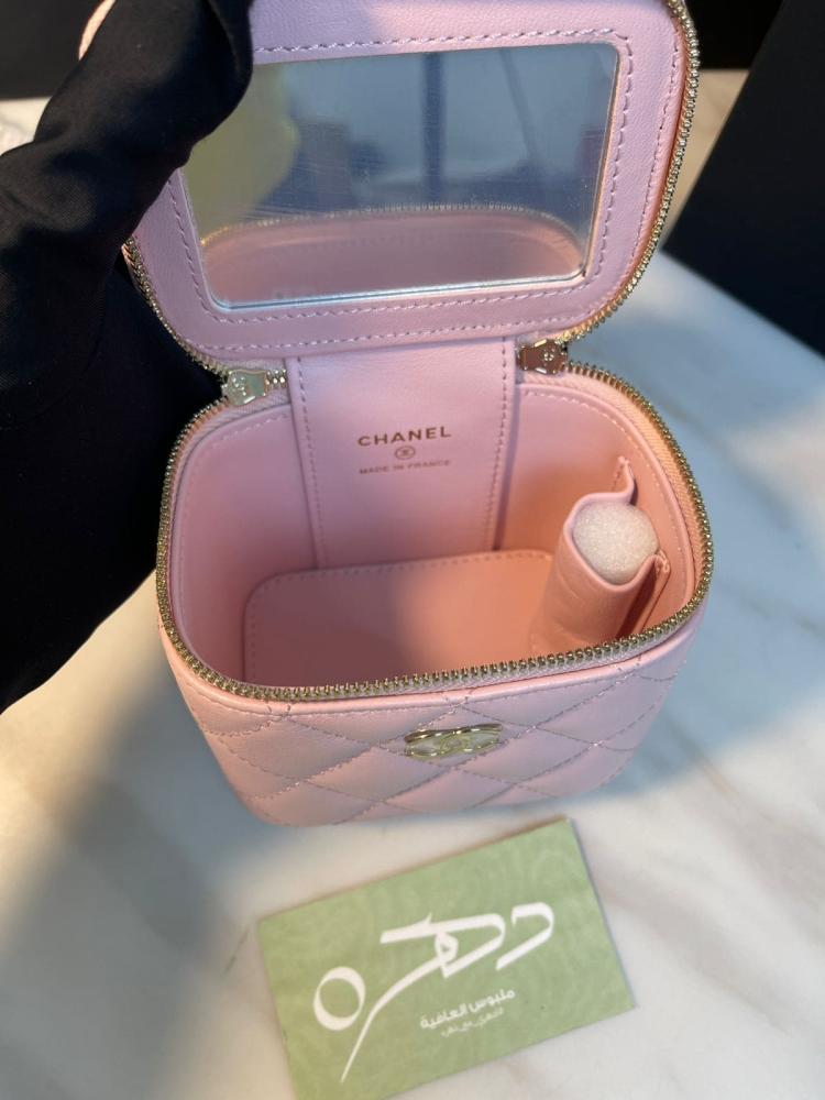 حقيبة مستحضرات تجميل شانيل صغيرة 11 سم بمقبض علوي