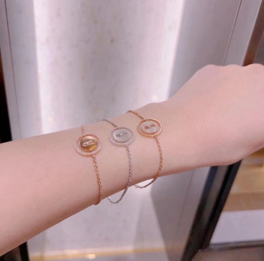 سوار لاكي موف بي إم مرصع بكريستال من ميسيكا