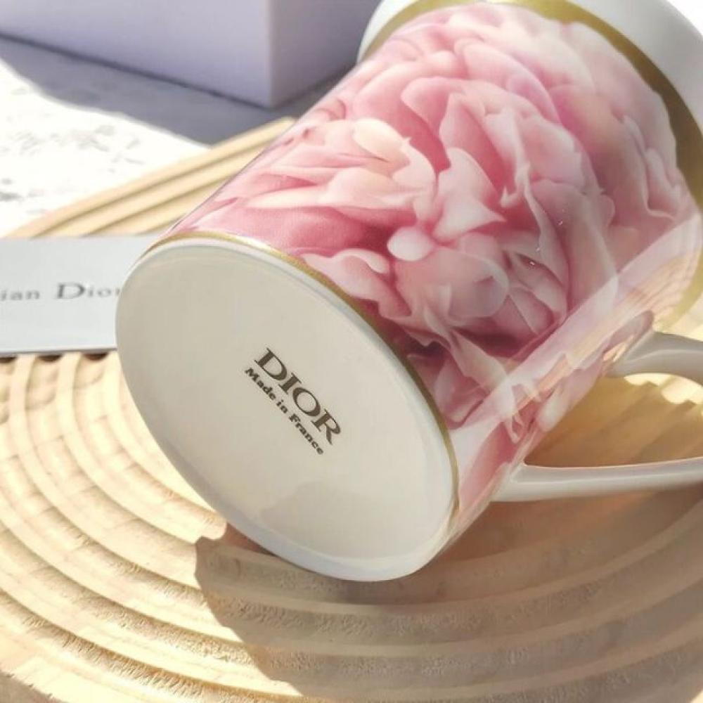 كوب كريستيان ديور بطبعة زهور حرارية