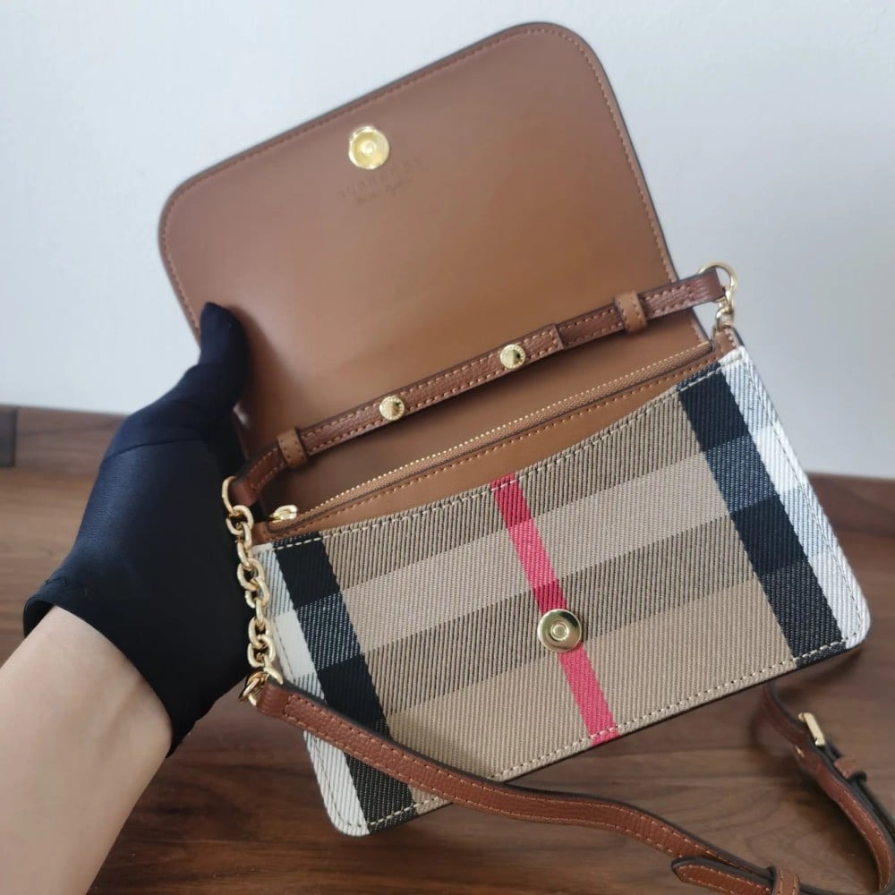 شنطة بيربري Hampshire