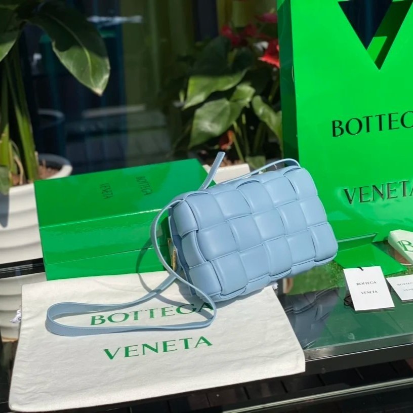 حقيبة كاسيت من بوتيغا فينيتا