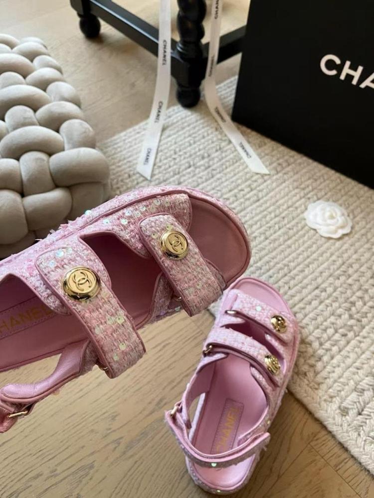 صندل شانيل CC المسطحة بتصميم Dad