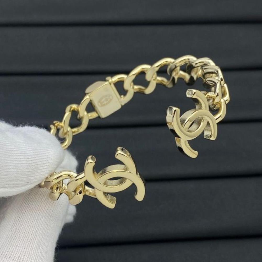 قلادة تشوكر معدنية بسلسلة CC من شانيل