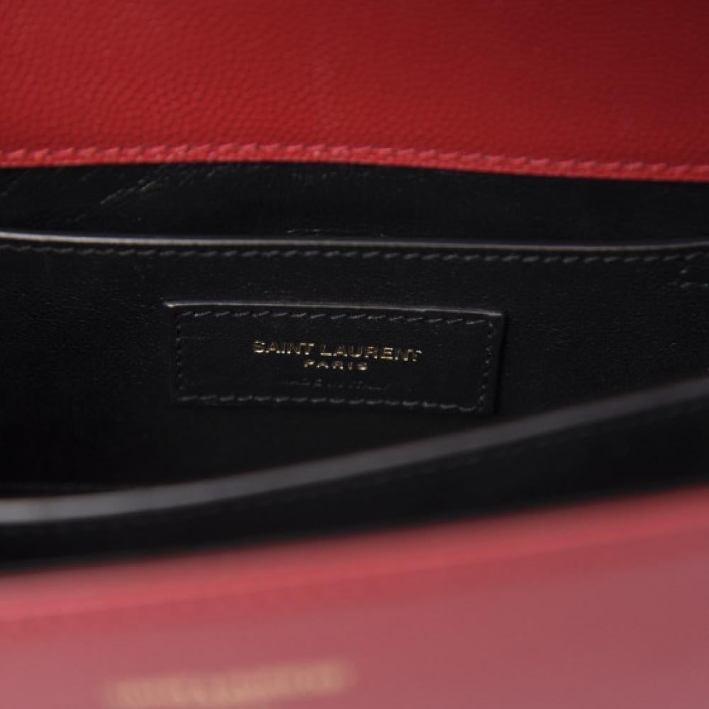 حقيبة كاساندرا كلاسيك من سان لوران بمقبض علوي