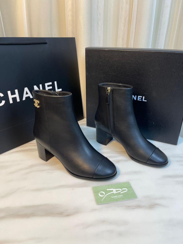 بوت شانيل الكاحل باللون الأسود