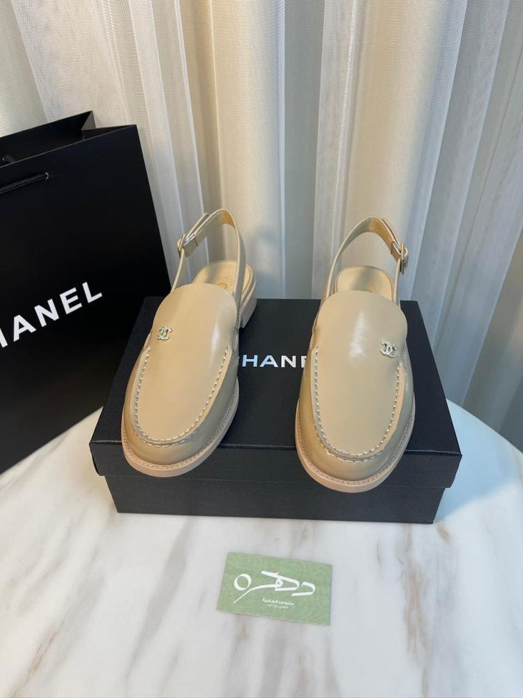 صندل شانيل مسطح بشعار شانيل - بيج