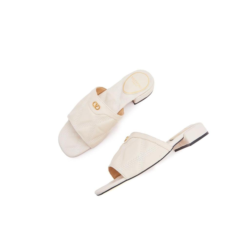 حذاء كويلتي 67 مفتوح جلد مبطّن بكعب 25 مم من فالنتينو غارافاني