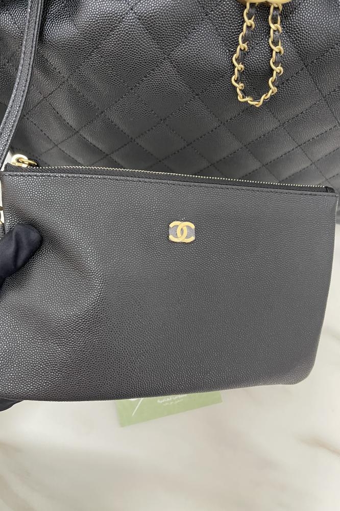 حقيبة جلد وهاردوير ذهبي من شانيل