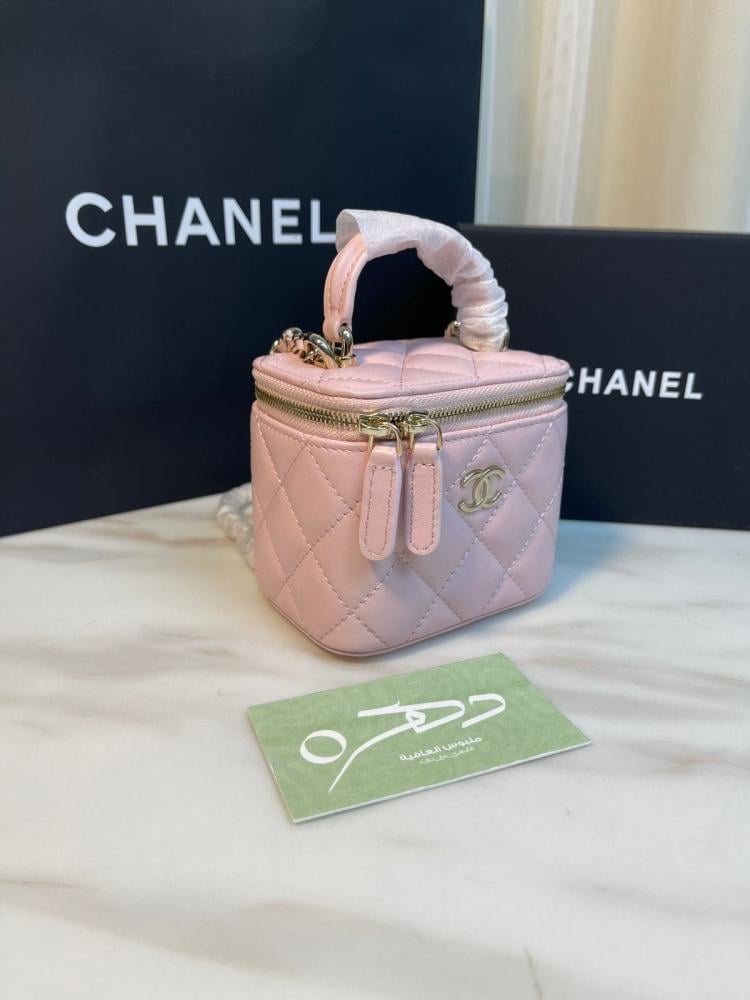 حقيبة مستحضرات تجميل شانيل صغيرة 11 سم بمقبض علوي